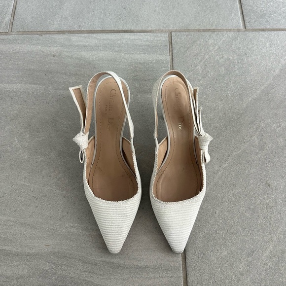 Dior White Textured Slingback Pointed Heels with Bow - Picture 2 of 4